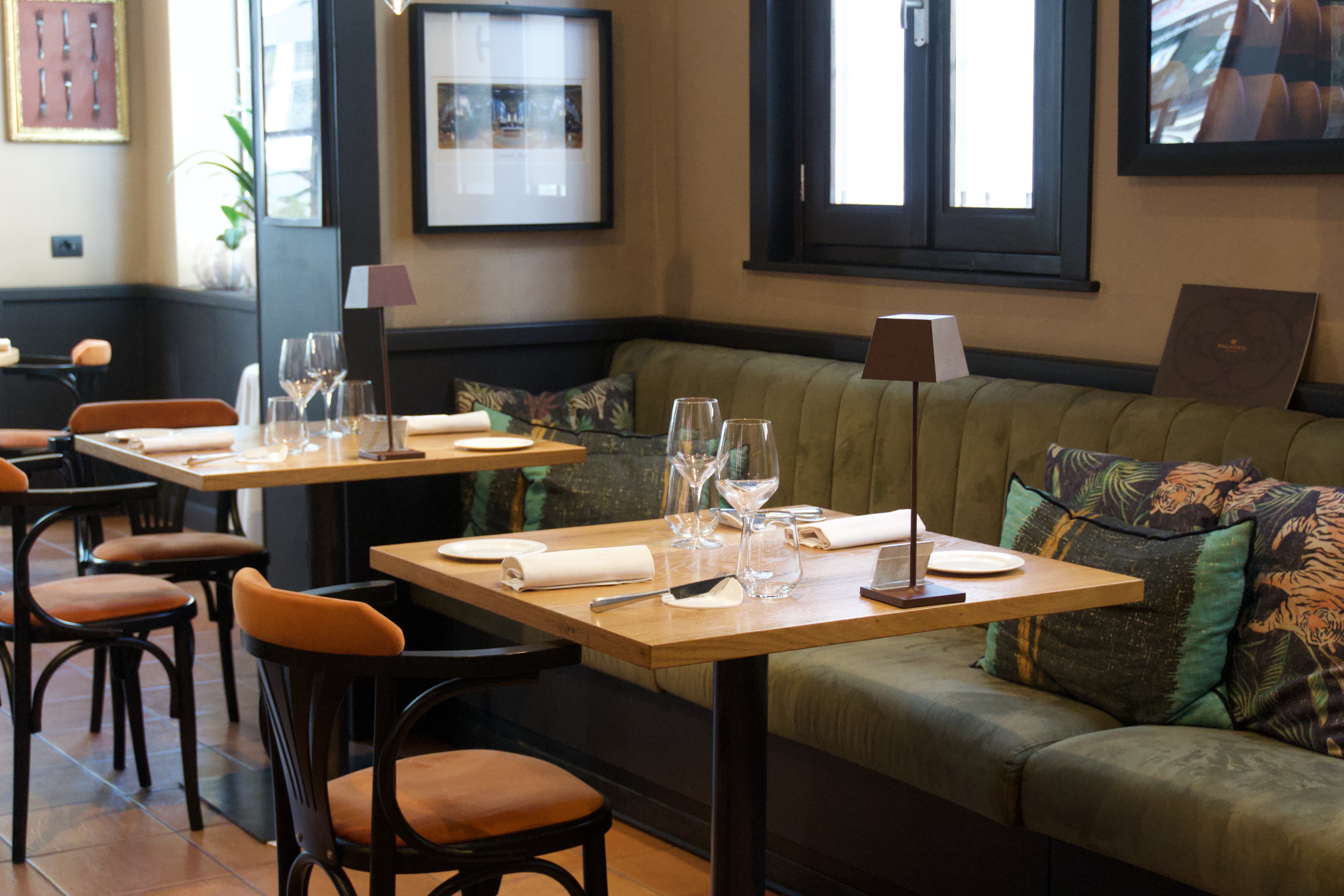 Sala del Ristorante Al Parmigiano preparata per accogliere gli ospiti